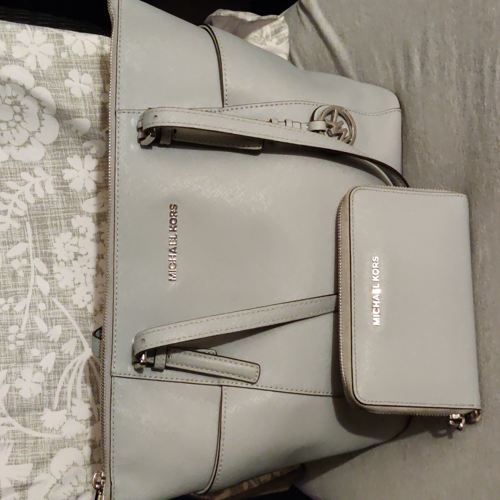 Michael kors tote with wallet